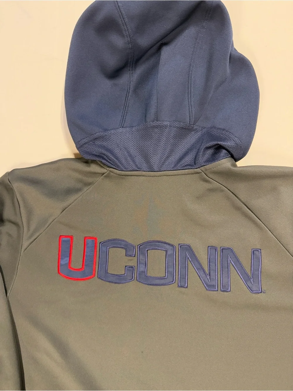 Nike UConn Huskies Elite Therma-FIT Hoodie Gray Men’s Medium NCAA
